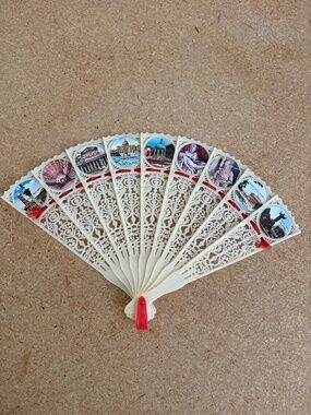 Vintage plastic Italian souvenir Hand held fan - Basilicas and Vatican